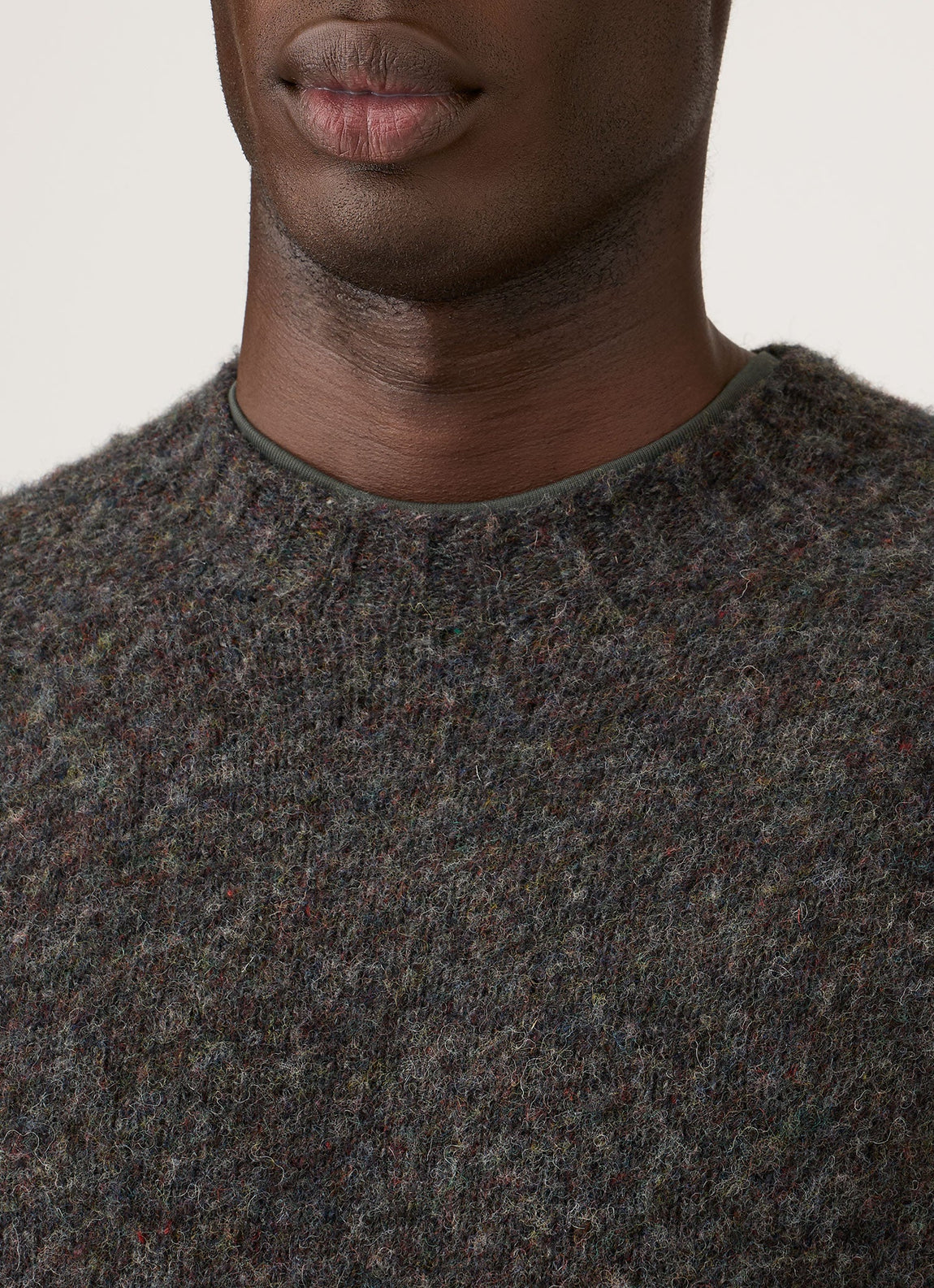 Men's Shetland Crew Neck Jumper in Charcoal