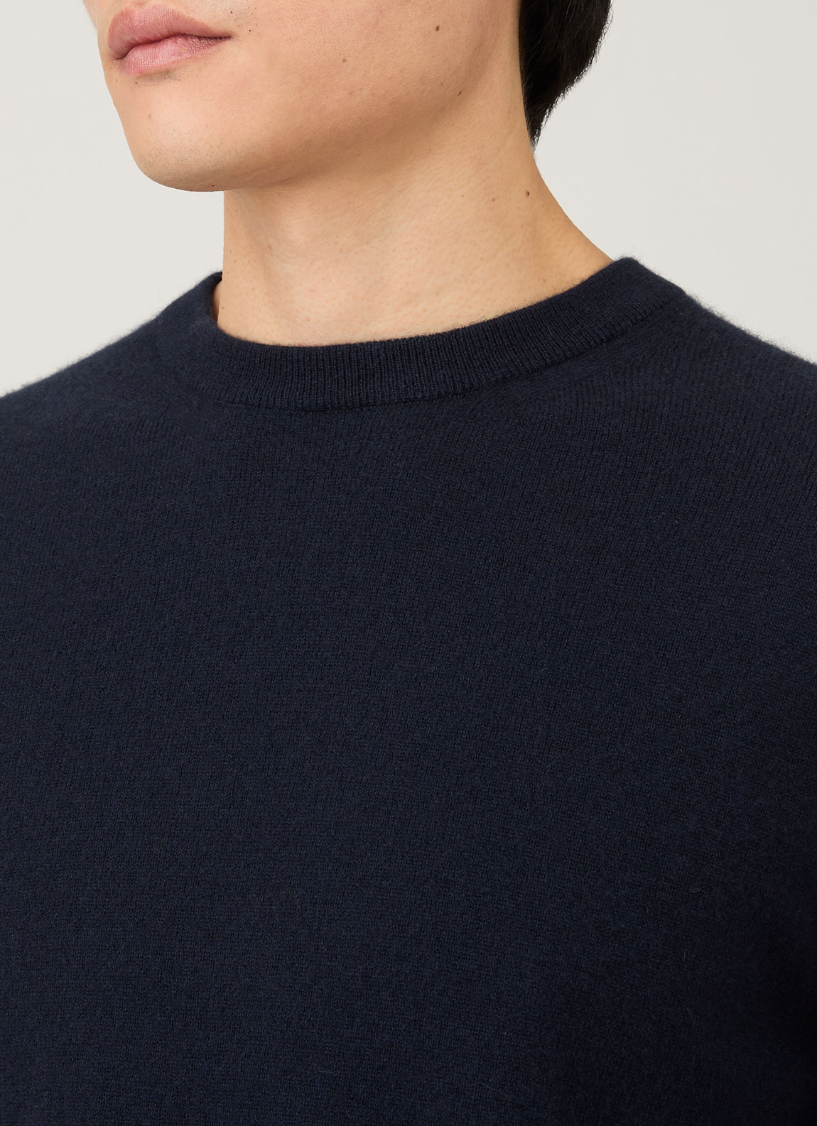 Men's Cashmere Crew Neck Jumper in Navy