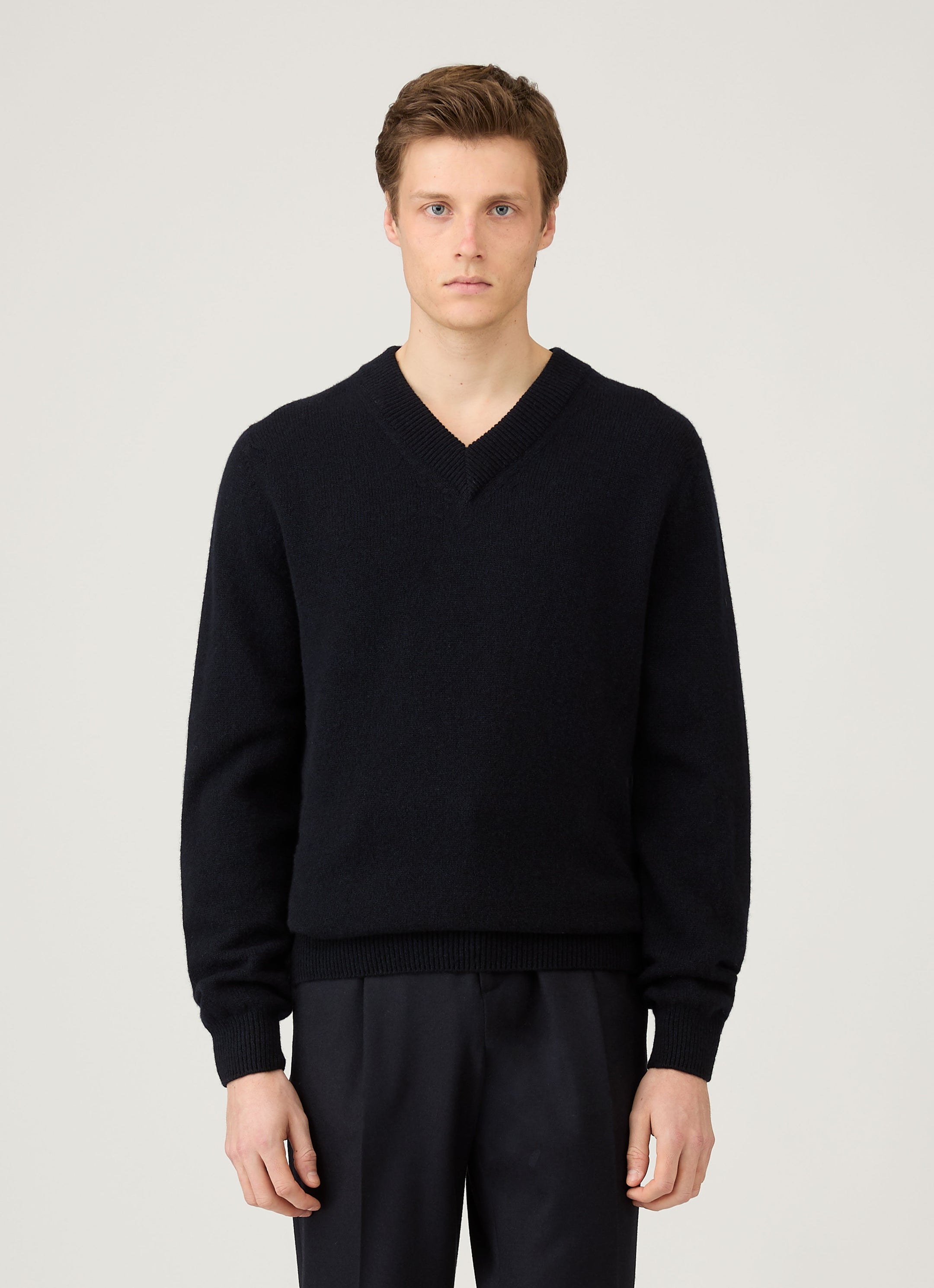 Men's Lambswool V-neck Jumper in Dark Navy Mouline