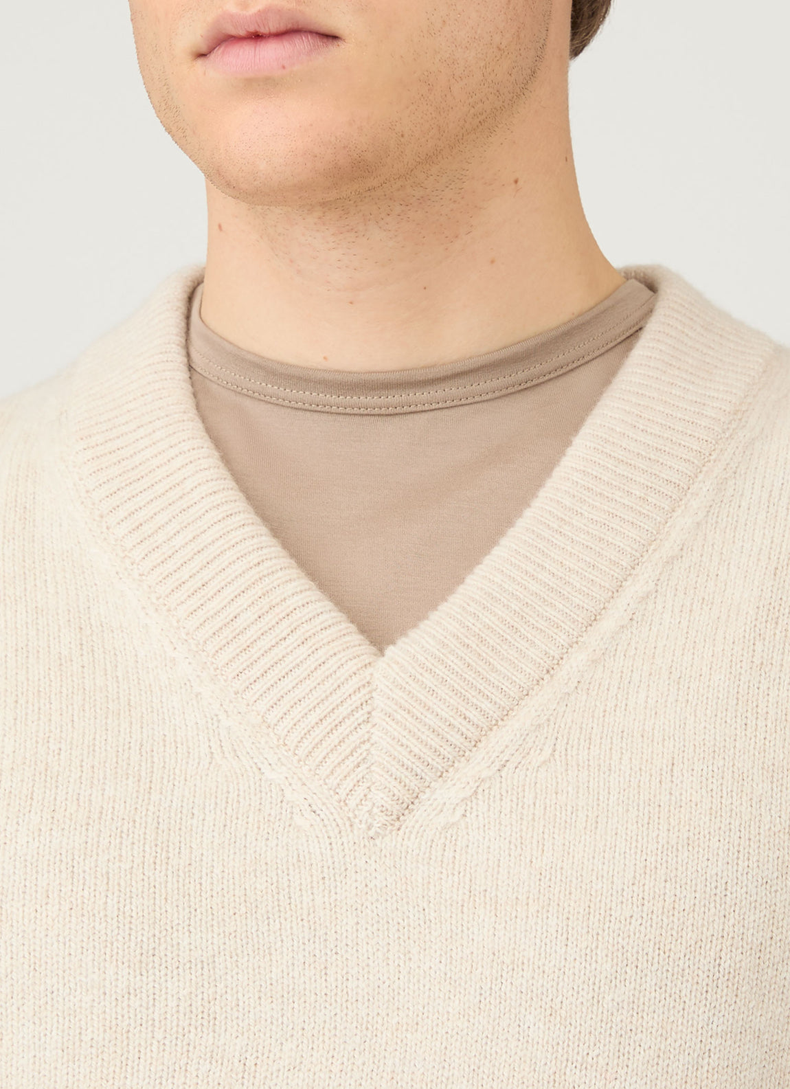 Men's Lambswool V-neck Jumper in Oatmeal Melange