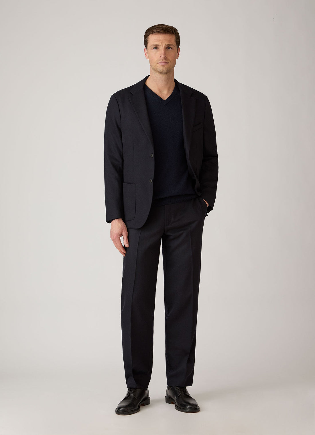 Men's Cashmere V-neck Jumper in Navy