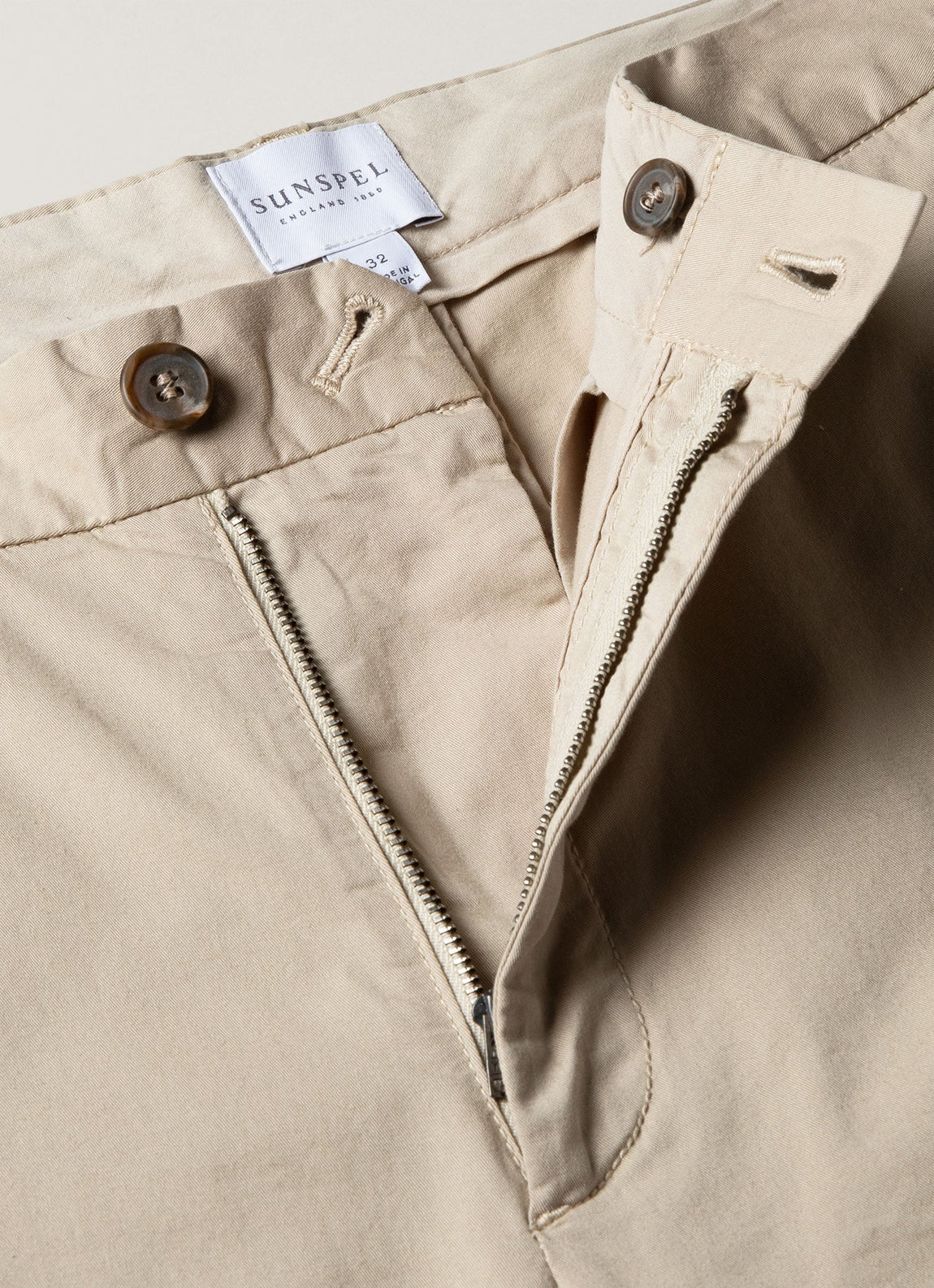 Men's Stretch Cotton Twill Chino Shorts in Light Stone