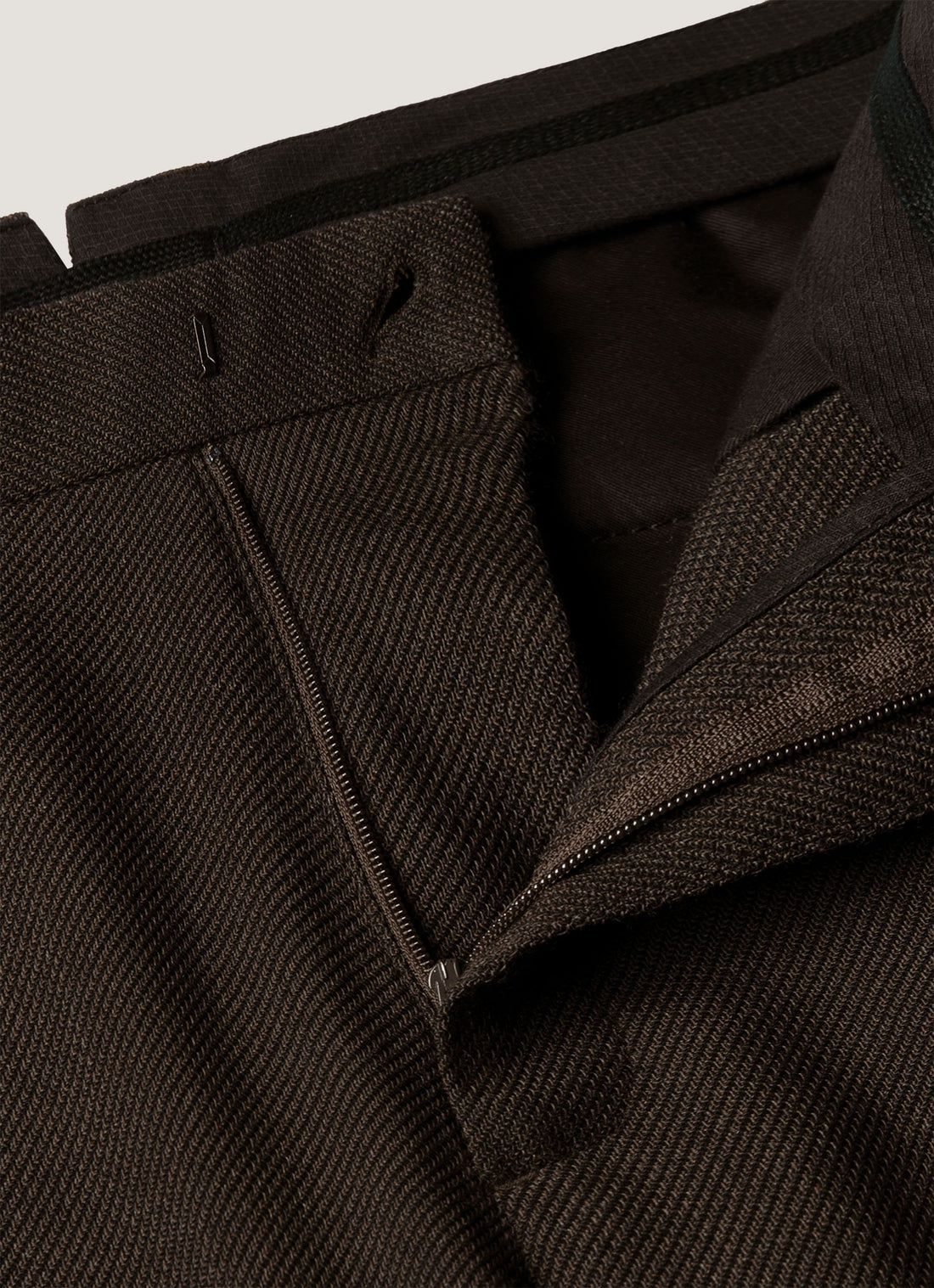 Men's Textured Wool Trouser in Truffle
