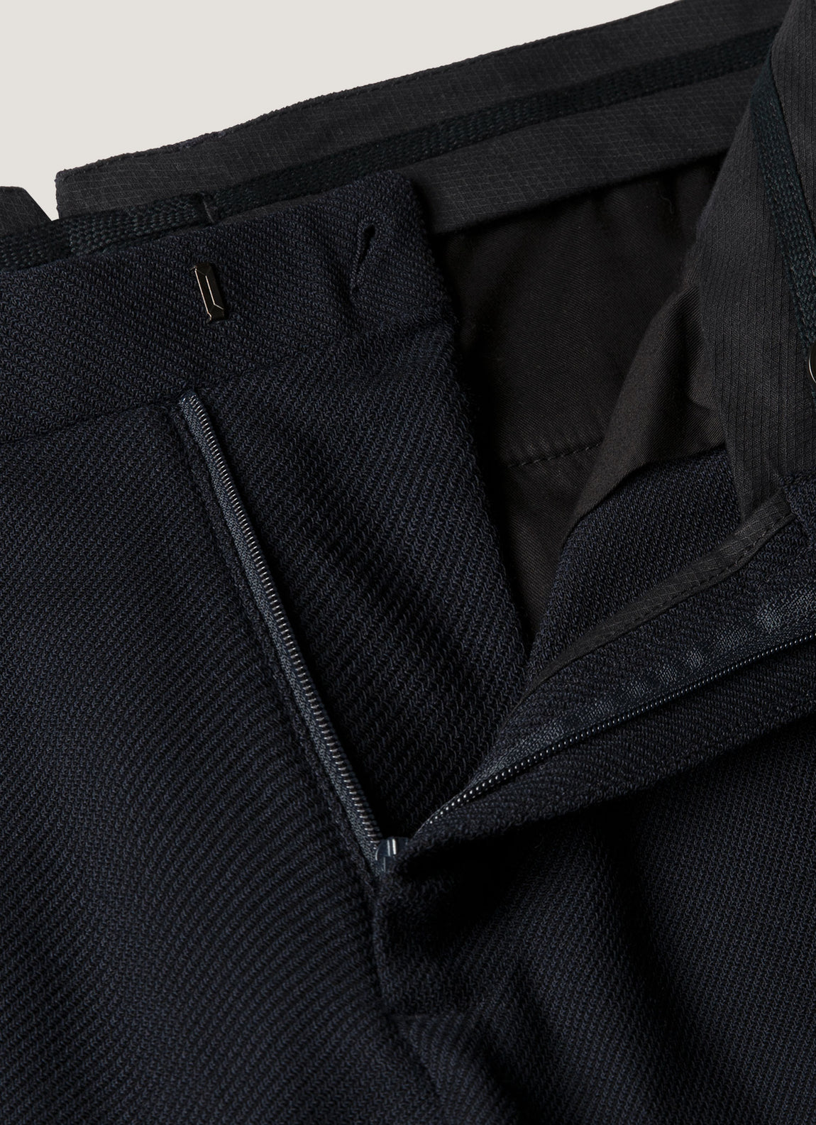 Men's Textured Wool Trouser in Navy