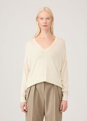 Women's Relaxed Mulberry Silk V-neck Jumper in Ecru