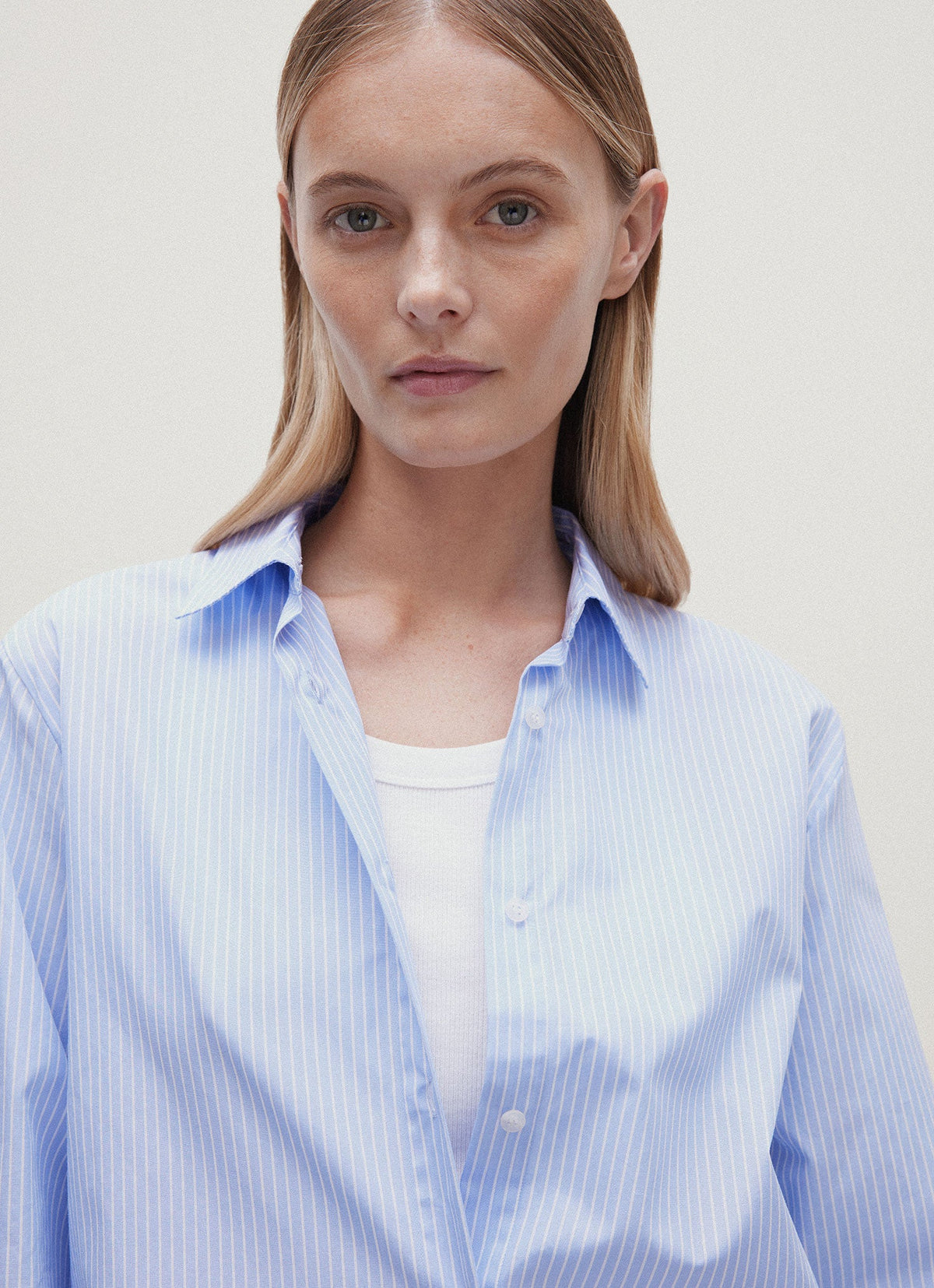 Women's Relaxed Poplin Shirt in Pale Blue/White