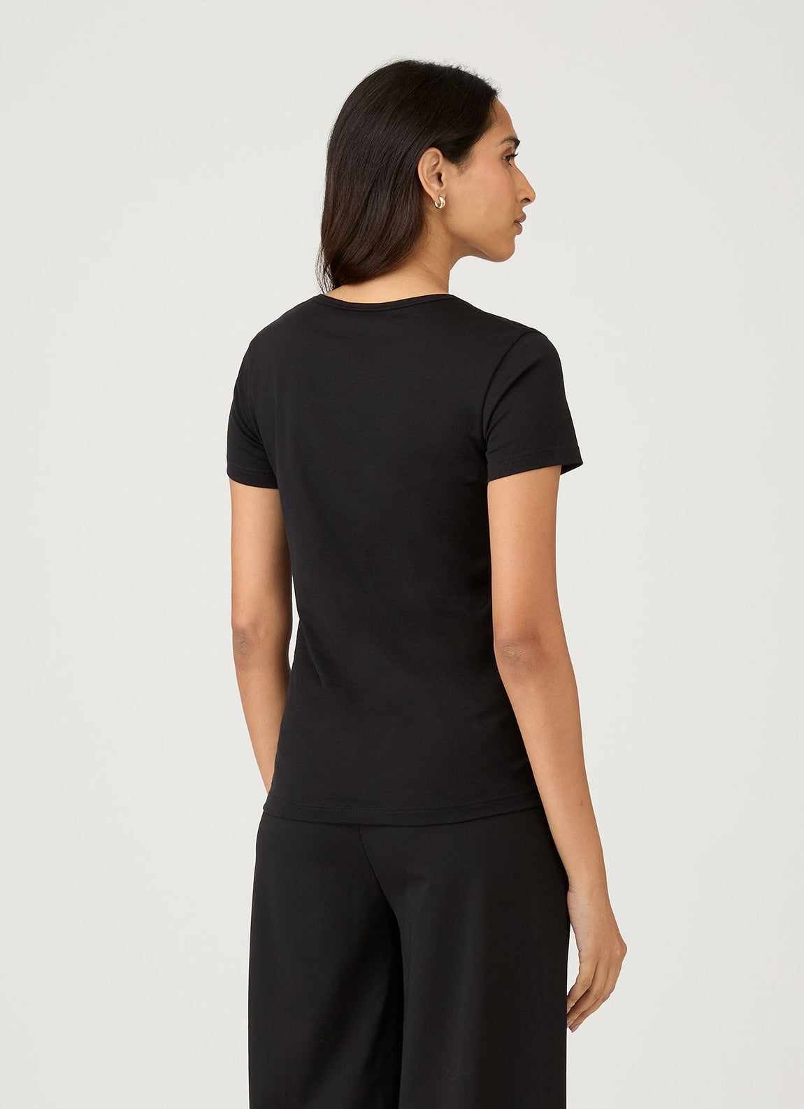 Women's Classic Scoop Neck T-shirt in Black