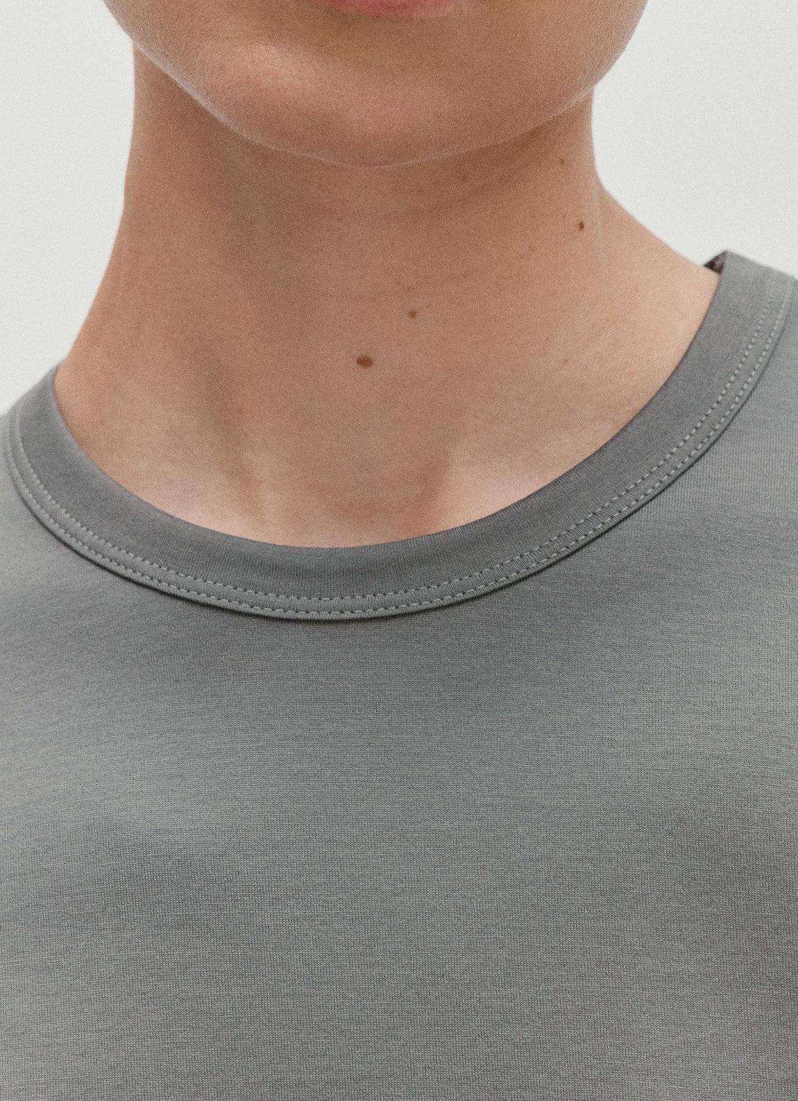 Women's Everyday T-shirt in Smoke