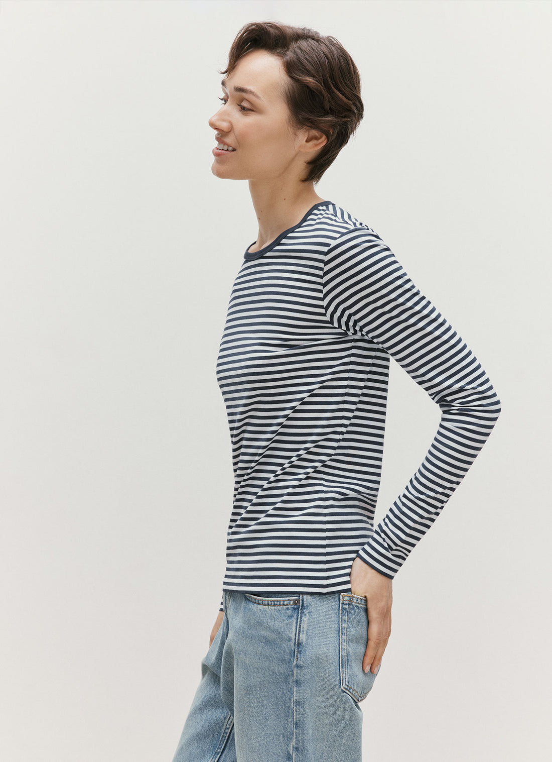 Women's Long Sleeve Classic T-shirt in White/Navy English Stripe