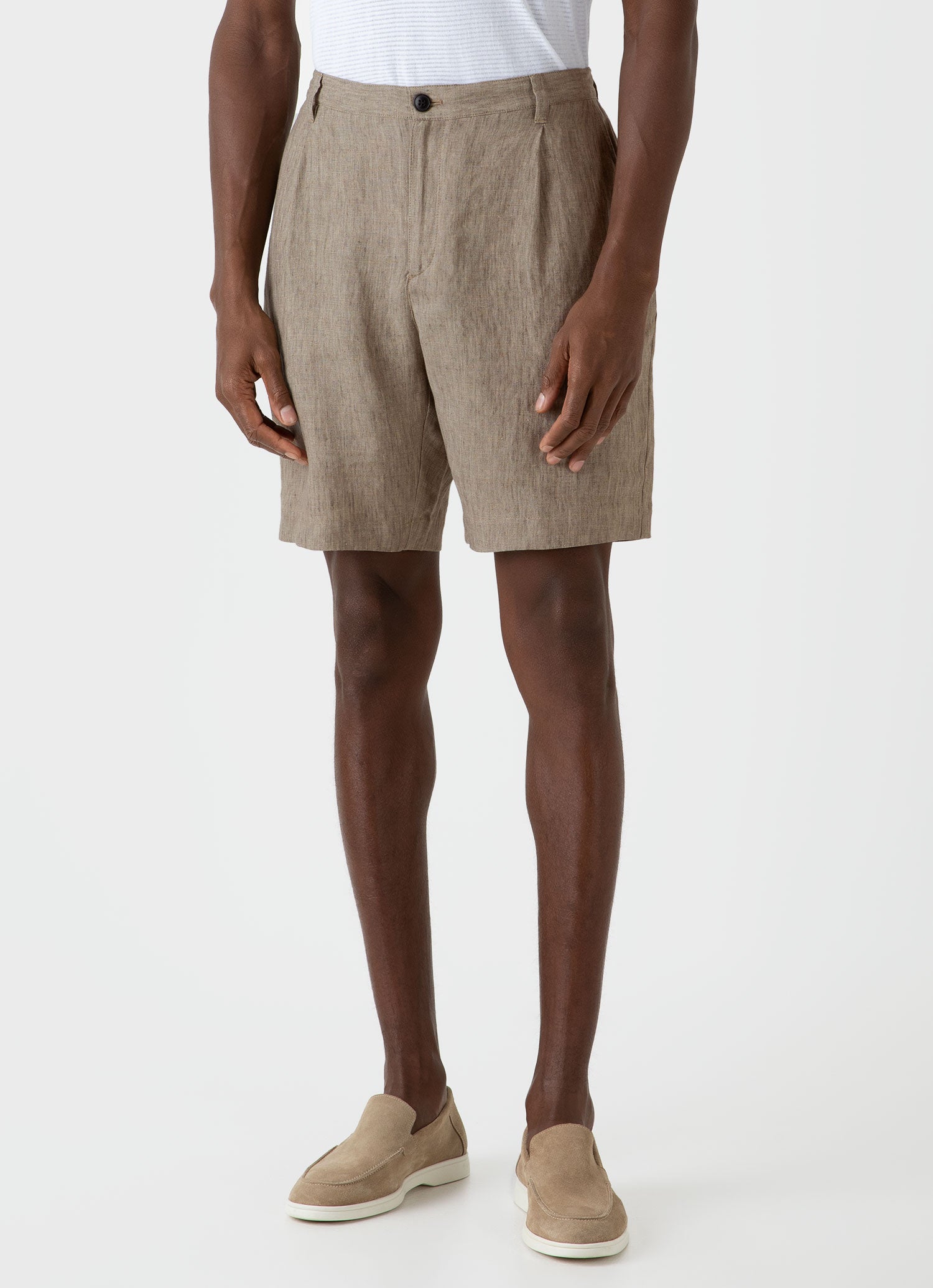 Men's Pleated Linen Short in Dark Stone