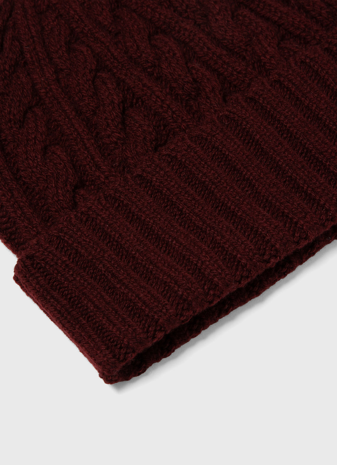 Lambswool Cable Hat in Maroon
