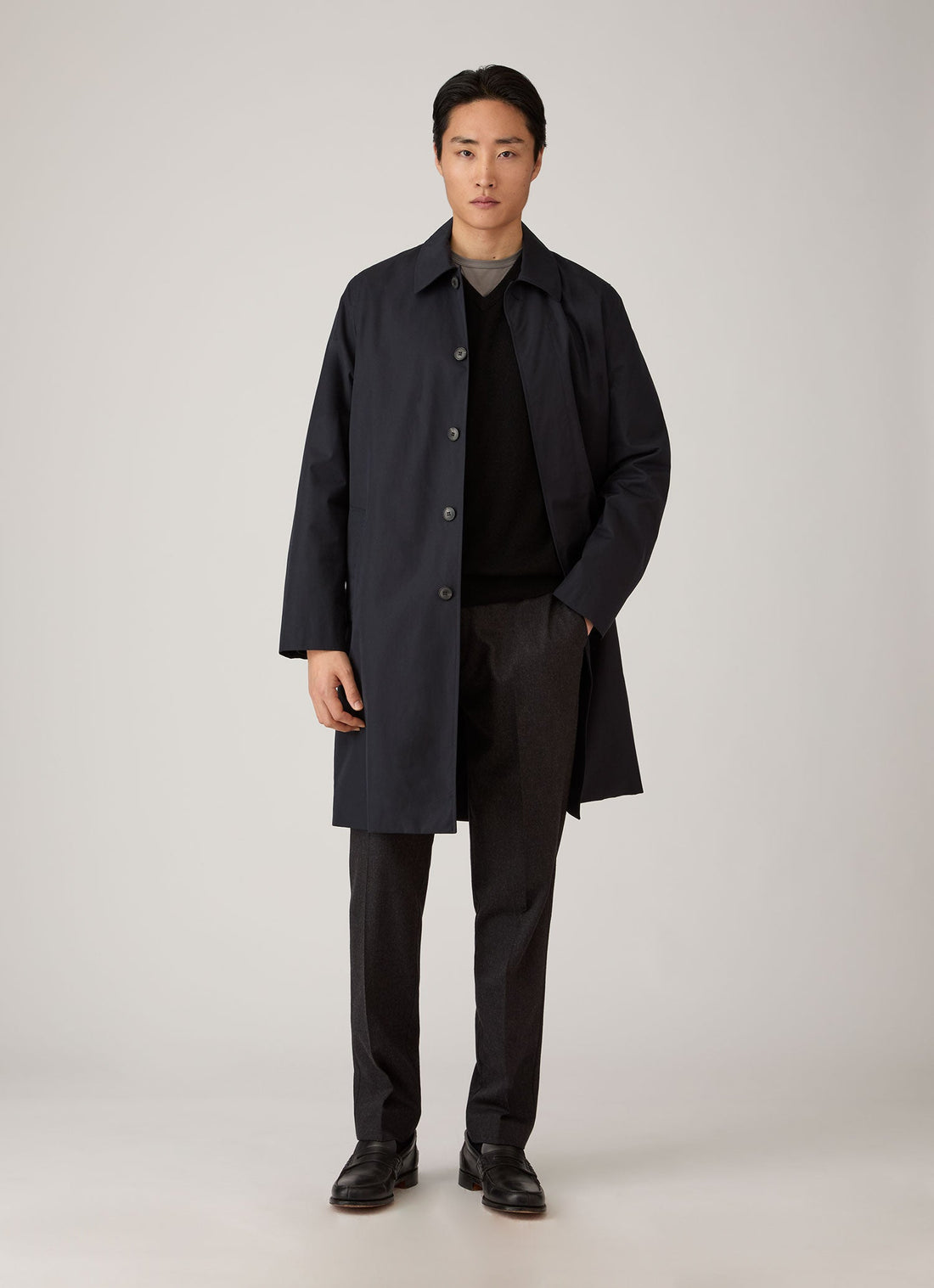 Men's Cashmere V-neck Jumper in Black