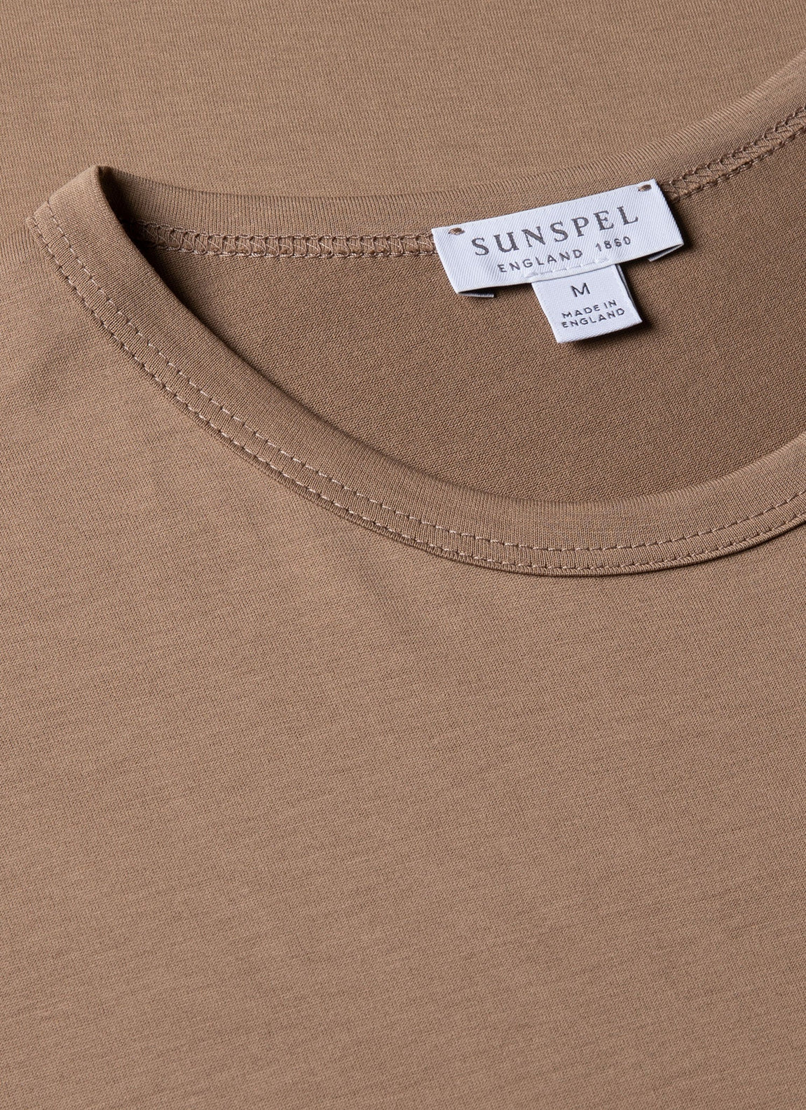 Men's Classic T-shirt in Dune