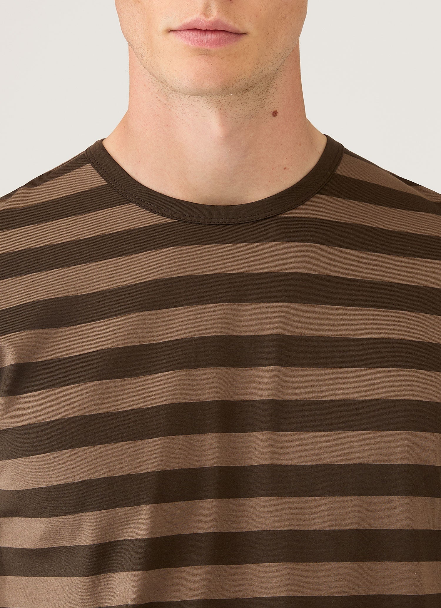 Men's Classic T-shirt in Dark Cedar/Dark Chocolate | Sunspel