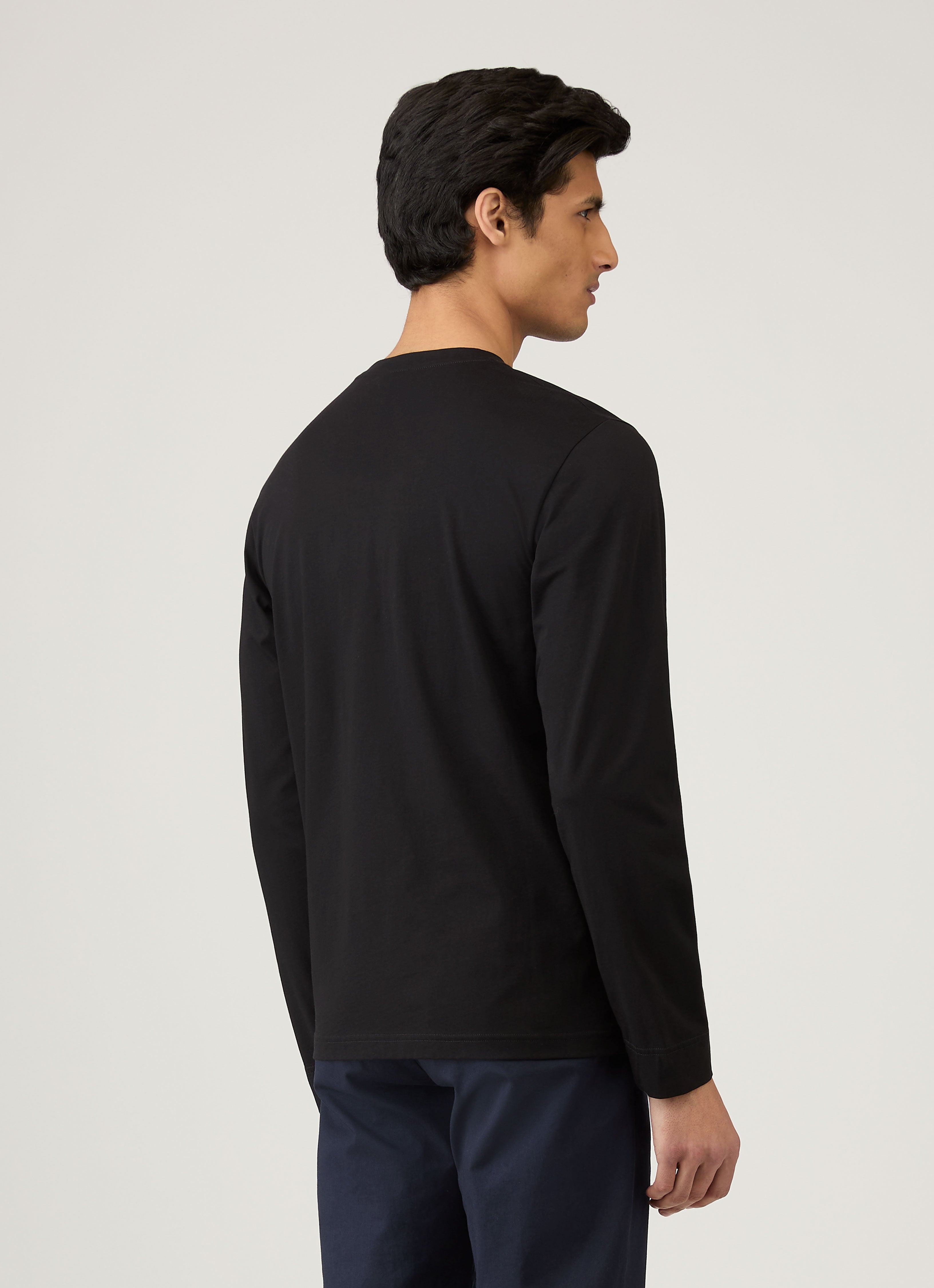 Men's Long Sleeve Riviera Midweight T-shirt in Black | Sunspel