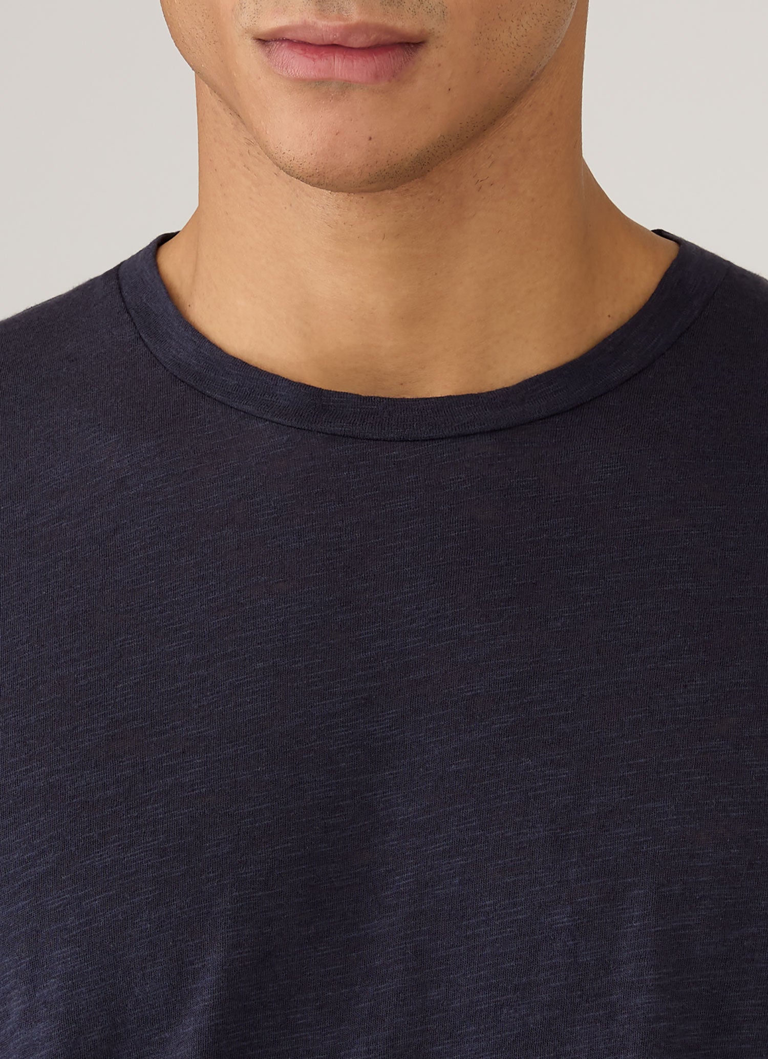 Men's Cotton Linen T-shirt in Navy | Sunspel