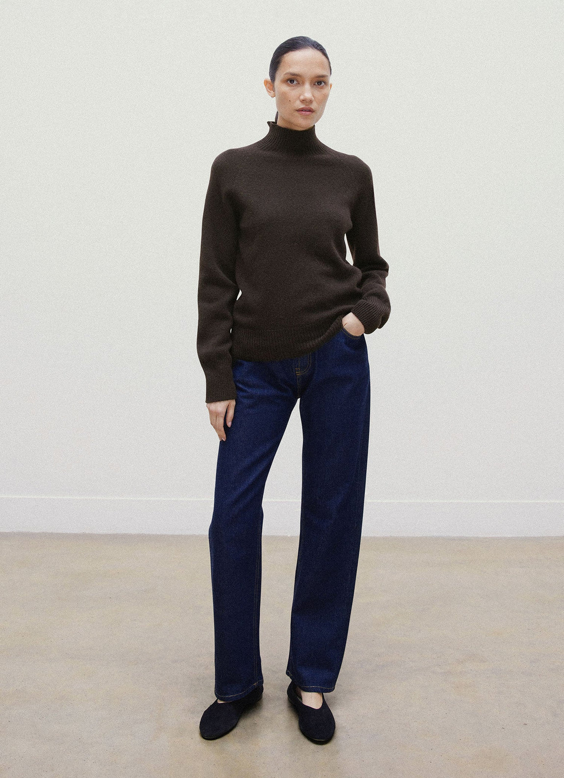 Women's Lambswool Funnel Neck Jumper in Truffle