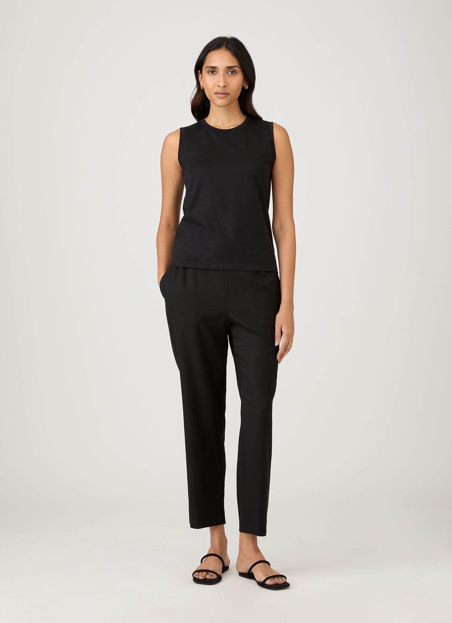 Women's Drawstring Tapered Trouser in Black