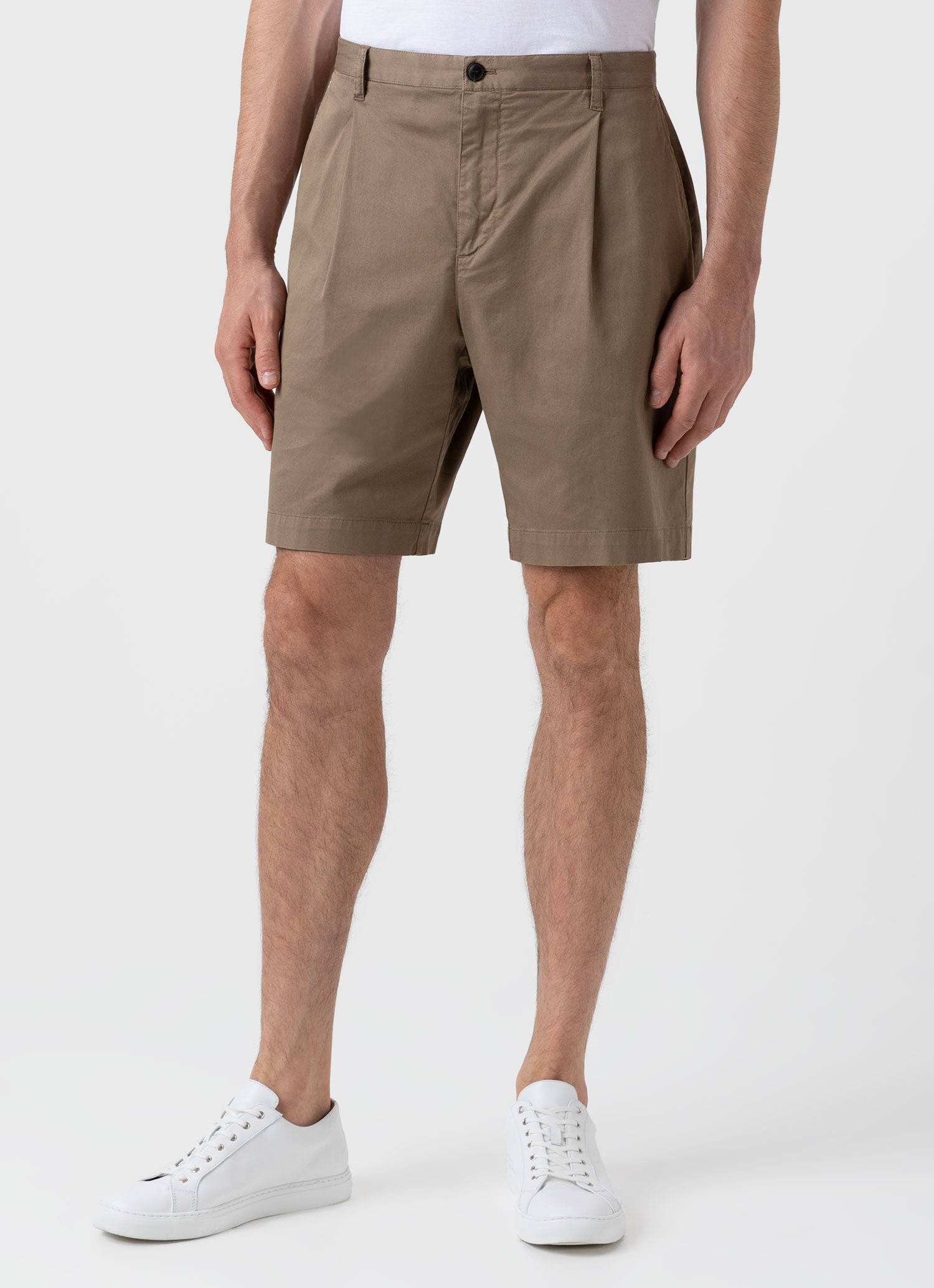 Mens pleated khaki shorts 2025