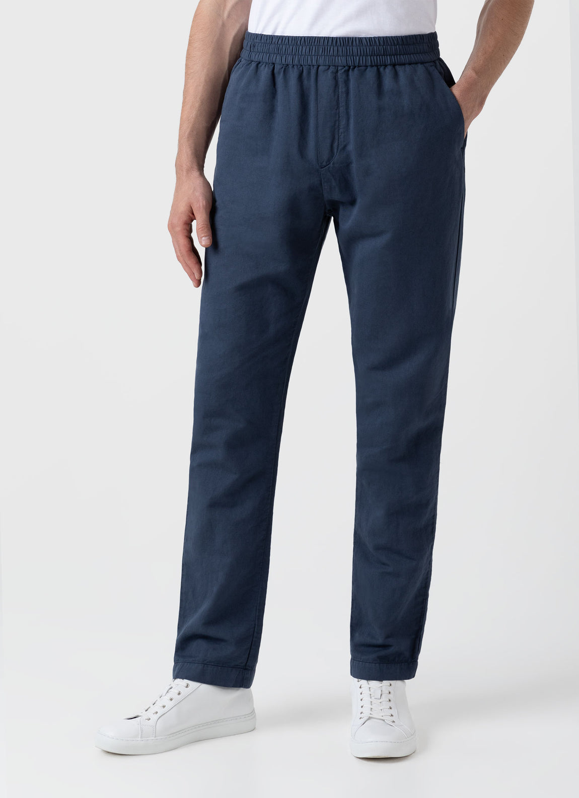 Men's Cotton Linen Drawstring Trouser in Shale Blue | Sunspel