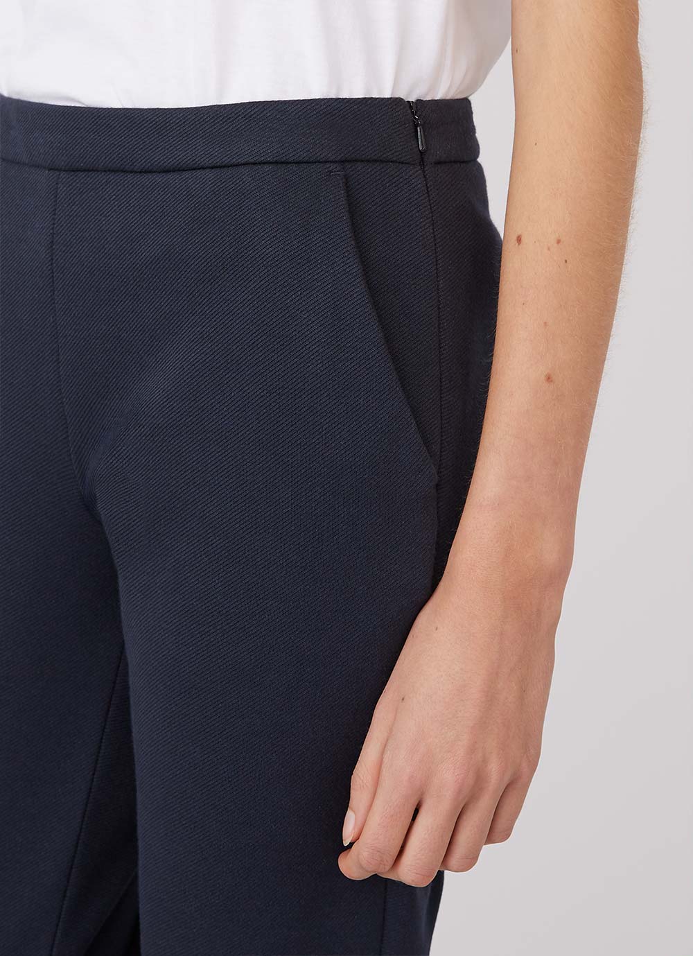 Women's Jersey Twill Slim Leg Trouser in Navy